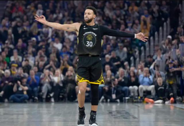 华体会体育入口-末节16分爆发为时已晚 库里复出之战有些慢热