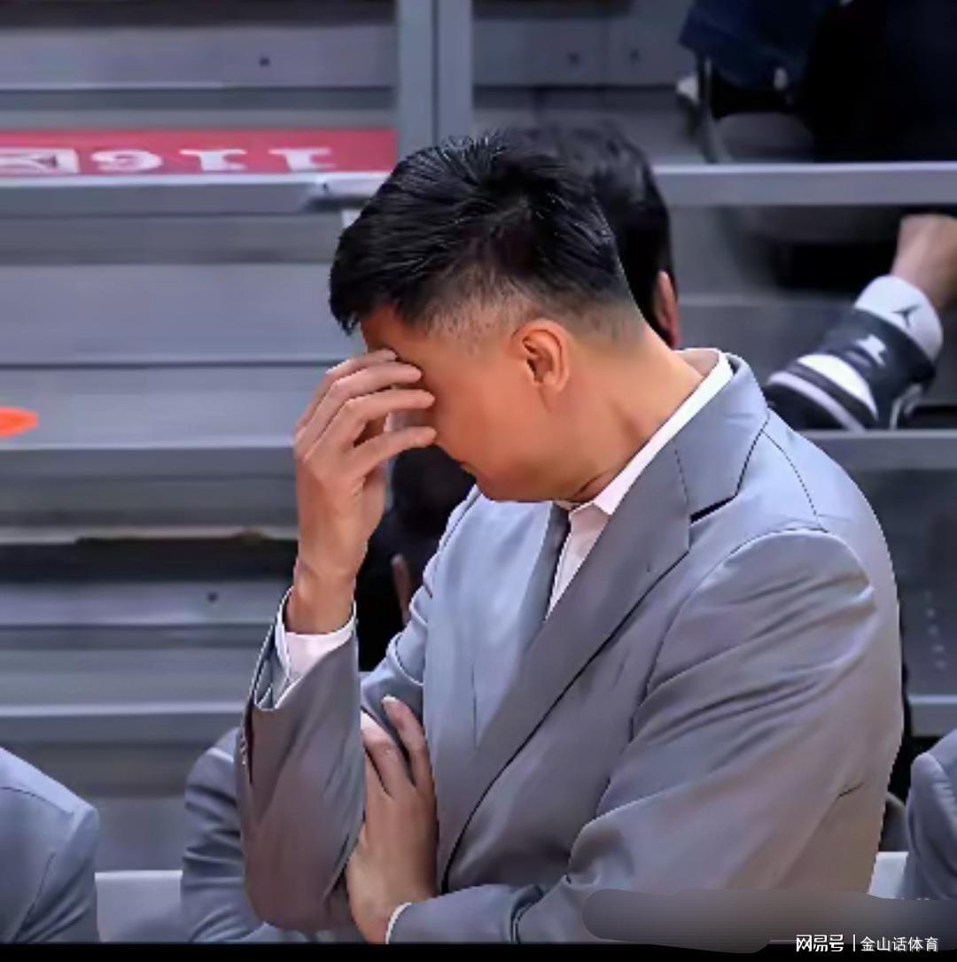 华体会app下载-鬼才少帅！末节杜锋采用全场紧逼，卢伟妙用一计，轻松拿下比赛