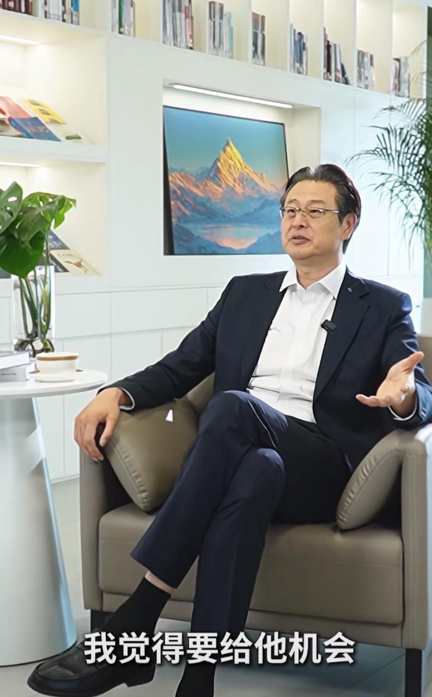 华体会比分直播-广东3消息！杜锋获男篮名宿力挺，麦考尔暂时离队，拉科迎首秀